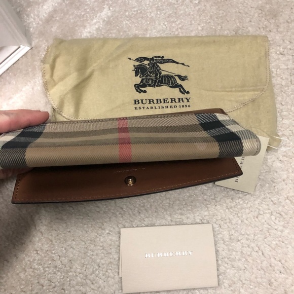 Burberry Wallet - Picture 6 of 11